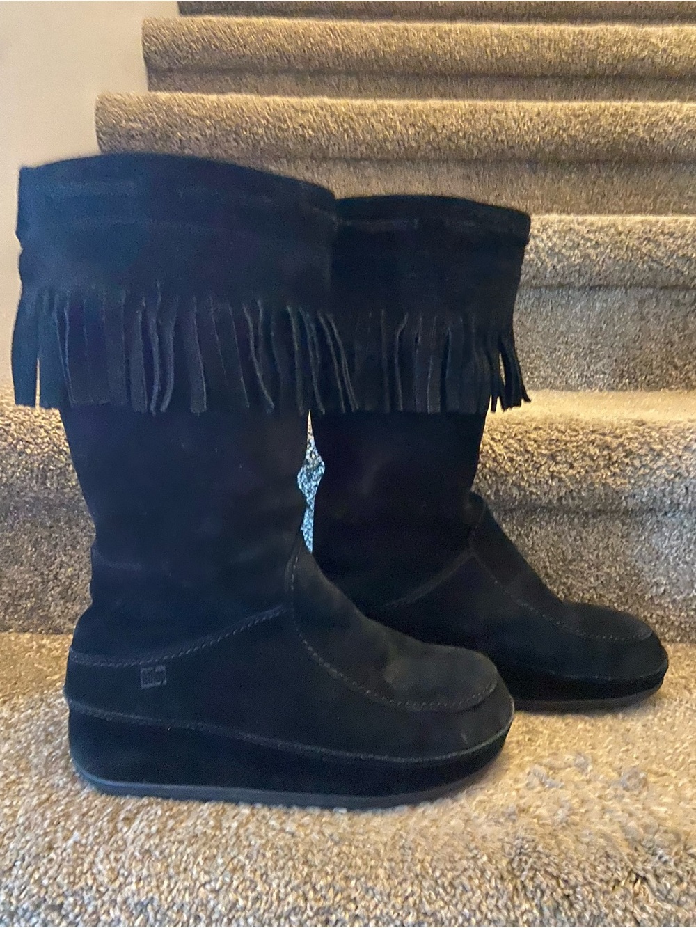 FitFlop Black Suede Fringe Mid-Calf Mukluks Microwobble board midsole size 8